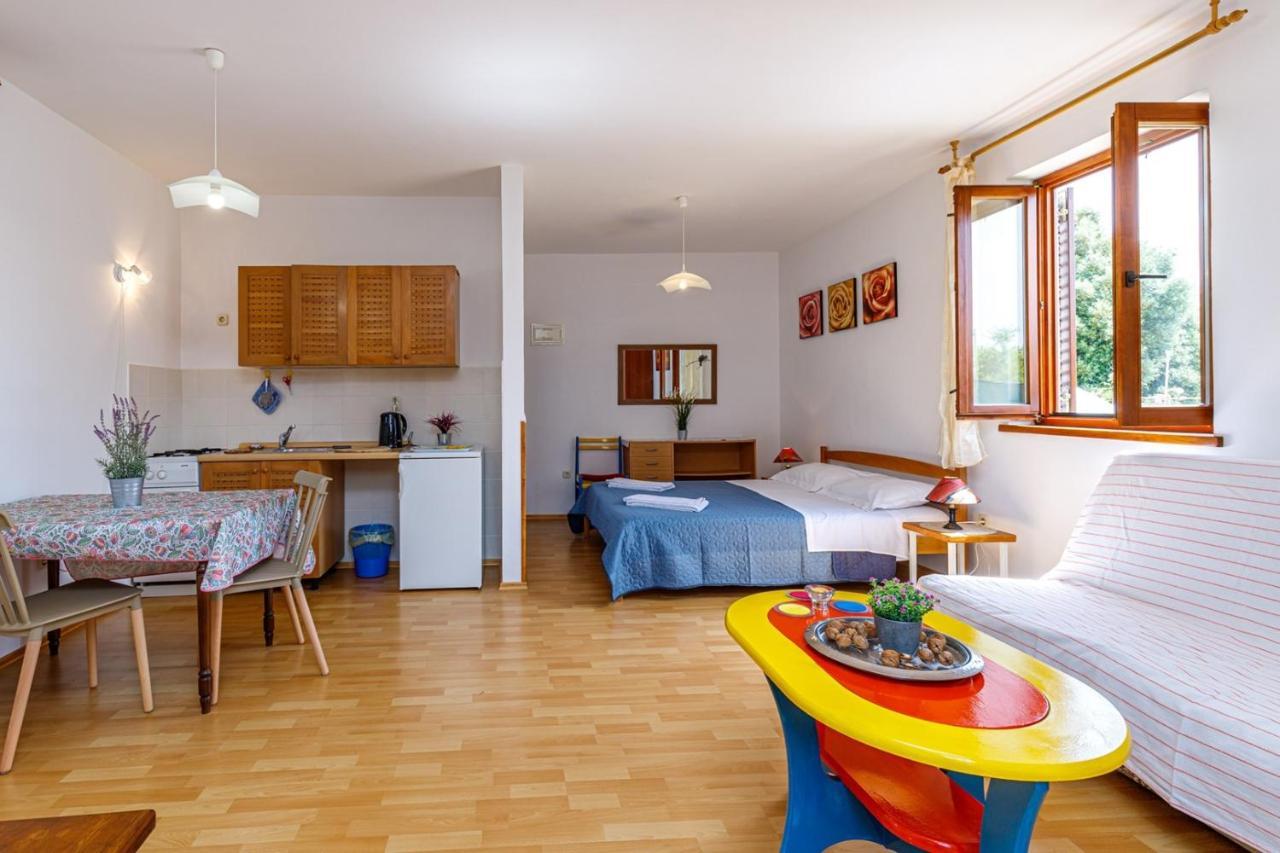 Apartments Pernar 포레치 외부 사진
