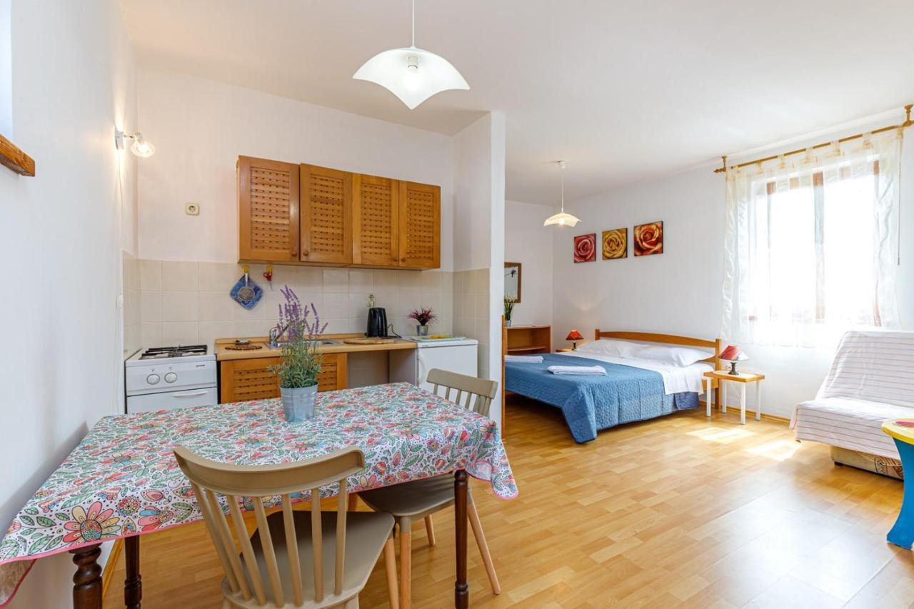 Apartments Pernar 포레치 외부 사진